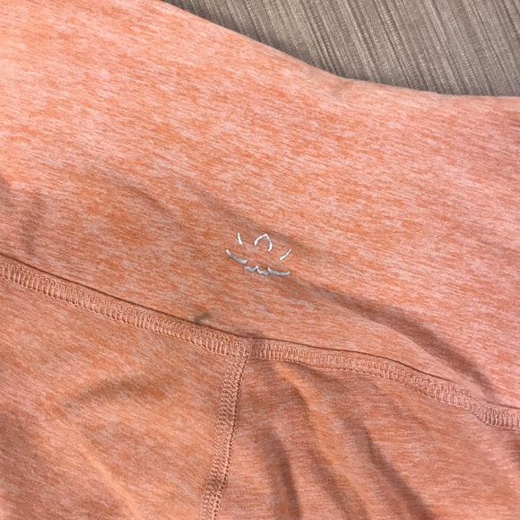 Beyond Yoga coral crop leggings Small - Picture 2 of 5